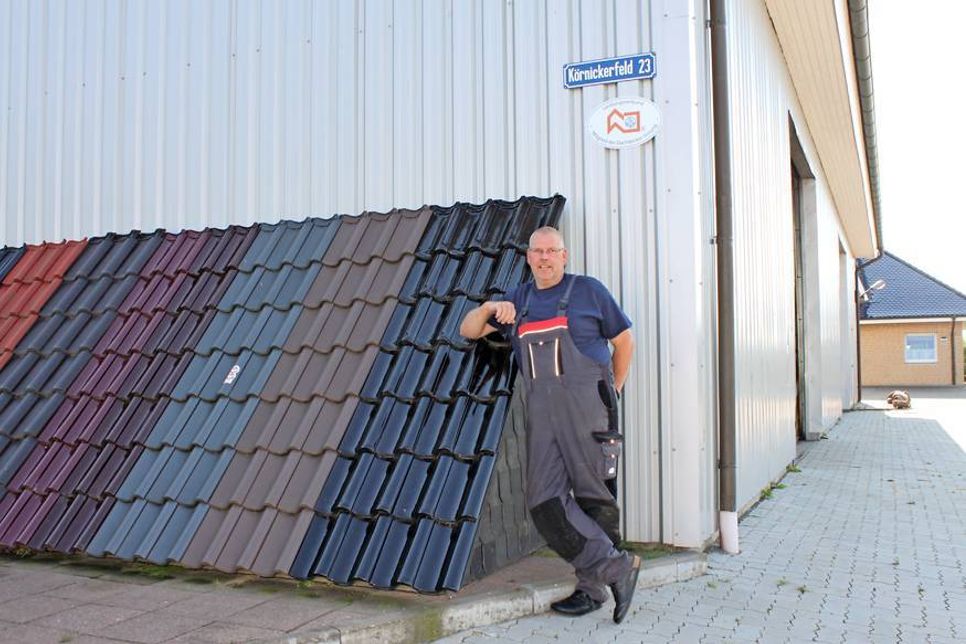 Niels Sticken ist seit 1996 Dachdeckermeister mit Leib und Seele.