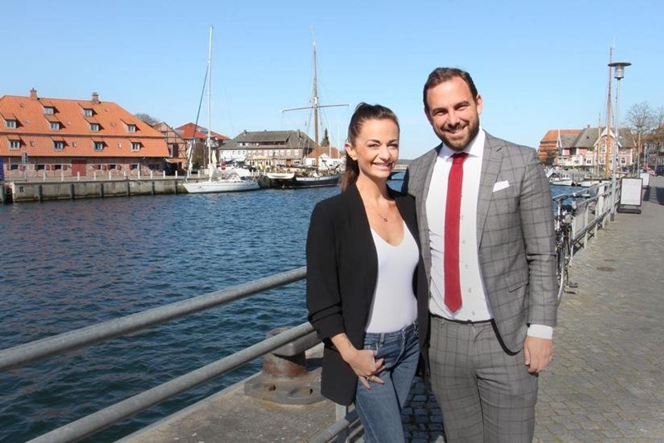 Neuer Heimathafen für Sandra und Kolja Hein: Der Rechtsanwalt ist gebürtiger Neustädter und erweitert seine Hamburger Kanzlei um einen Standort in der Europastadt.