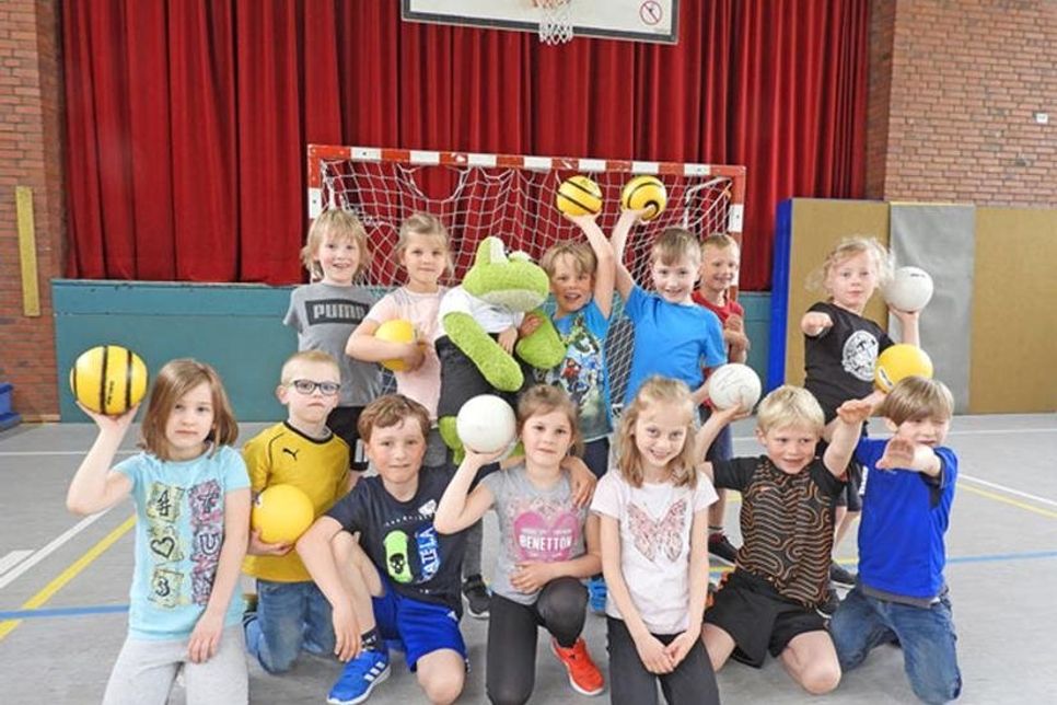 Mit Eifer dabei: Die 1d gehörte am Montag zu den Handballklassen.