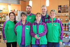 Das Oil!-Team mit Tankstellenpächterin Inge Pietsch, Kai Politz, Stationsleiterin Sabine Wieland, Sören Wiese, Bianca Groth und Thea Paul (v. re.).
