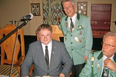 Mit Erwin Fuchs trug sich ein weiterer neuer Schützenbruder in das Gildebuch ein.