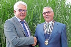 Der scheidende Präsident Thomas Lau und der neue Präsident Axel Semrau (v. lks.).