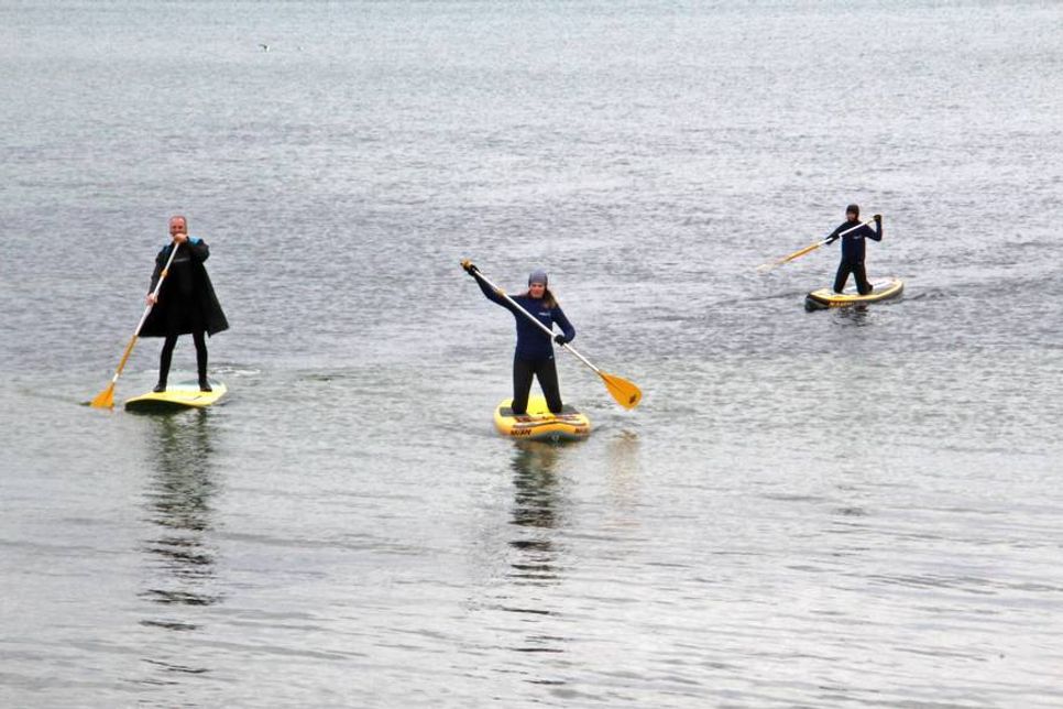 Des einen Leid, des anderen Freud: Die Windstille eignete sich wunderbar, um das Stand-up-Paddling auszuprobieren.