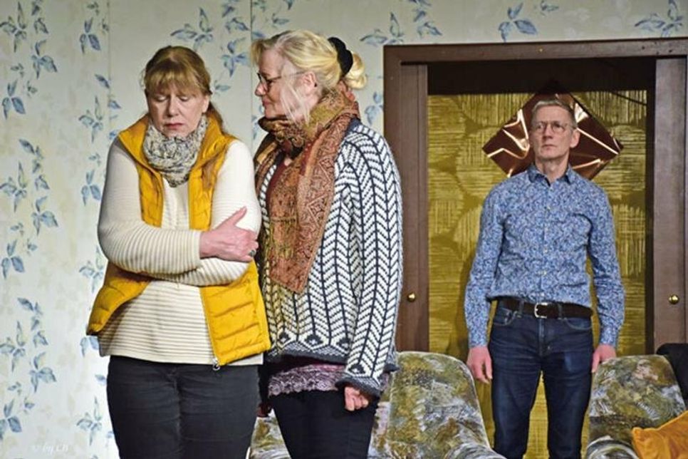 Anne Beiber, Brigitte Barmwater und Jörn Hilbrecht in den Hauptrollen.