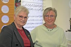Roswitha Wunsch (links) und Claudia Off von der Praxis ohne Grenzen freuen sich, einem ihrer Patienten dank der Unterstützung weiterhelfen zu können.