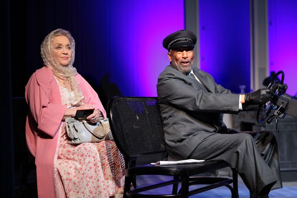Doris Kunstmann und Ron Williams im Schauspiel von Alfred Uhry. (Foto: Dietrich Dettmann)