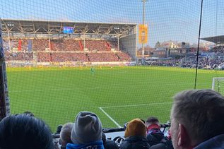 Sonnig und kalt, aber: Drei Punkte blieben in Kiel.