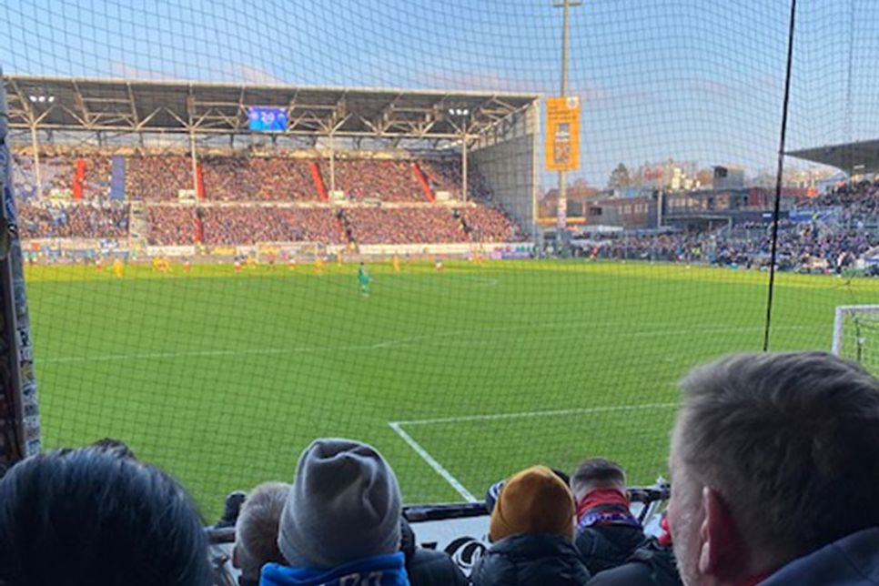 Sonnig und kalt, aber: Drei Punkte blieben in Kiel.