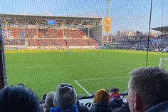 Sonnig und kalt, aber: Drei Punkte blieben in Kiel.