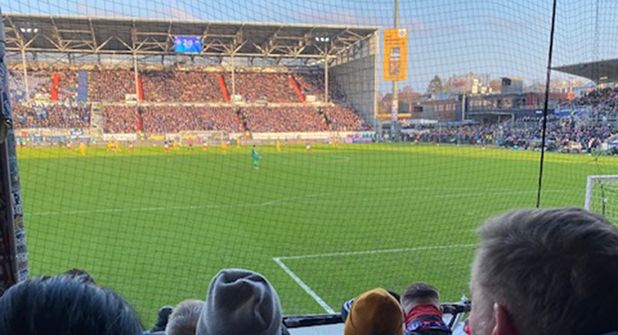 Sonnig und kalt, aber: Drei Punkte blieben in Kiel.