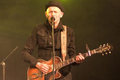 An der Seite von Abi Wallenstein (Foto) spielen Schlagzeuger Martin Röttger sowie Gitarrist und Sänger Bertram Scholz.