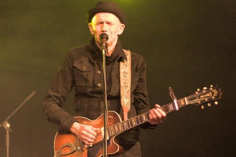 An der Seite von Abi Wallenstein (Foto) spielen Schlagzeuger Martin Röttger sowie Gitarrist und Sänger Bertram Scholz.