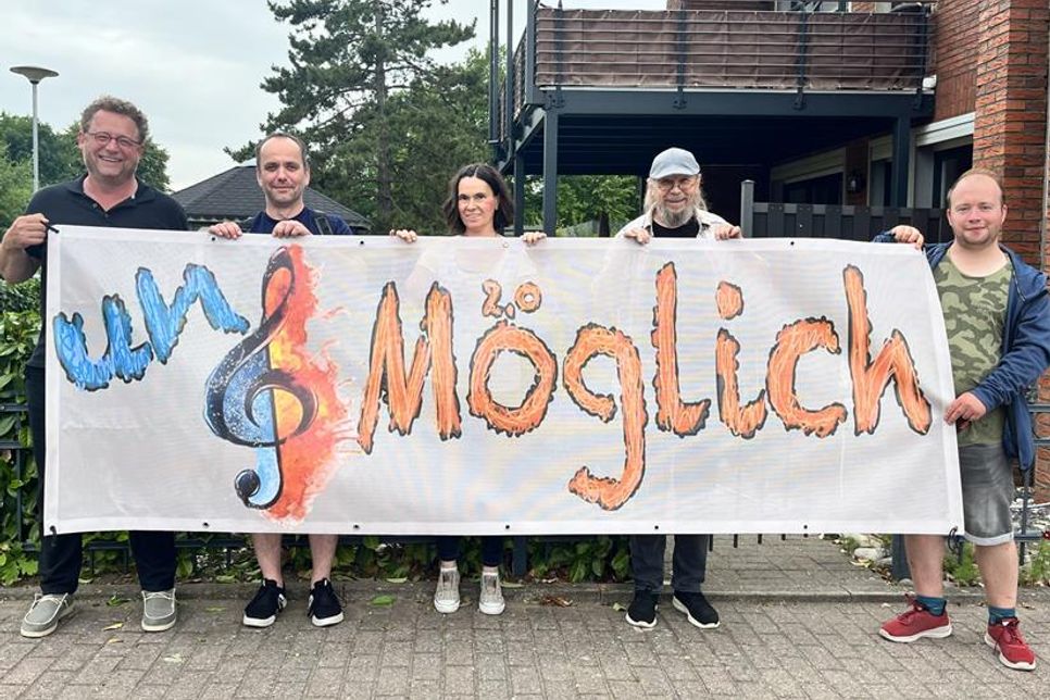 Die Band „unMöglich2.0“ möchte Menschen zueinander führen, ihnen die Freude am Leben musikalisch näherbringen und das Leben im gemeinsamen Tun feiern.