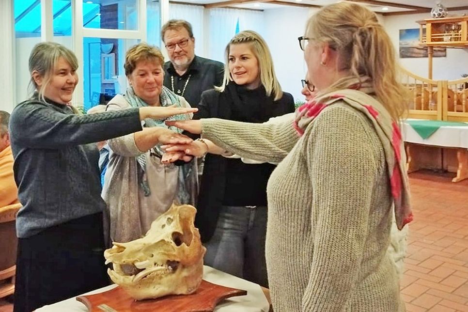 Mit Freude am alten Brauch dabei sind (v.l.): Gaby Bielefeld, Ute Kummerfeldt, Sandra Kummerfeldt, Michele Kummerfeldt (teilweise verdeckt) und Ute Höhn.