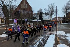 Der Laternenumzug wird musikalisch durch den Musikzug der Gemeindewehr Grömitz begleitet.