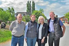 Sechzig Jahre Urlaub auf dem Bauernhof – ein guter Grund für eine kleine Feierstunde. Dafür trafen sich Werner Maurischat, seine Tochter und Landwirtin Martina Hoeft, ihre Urlauberin Sabine Bauer und Bürgermeister Henning Jalas auf dem Gehöft.