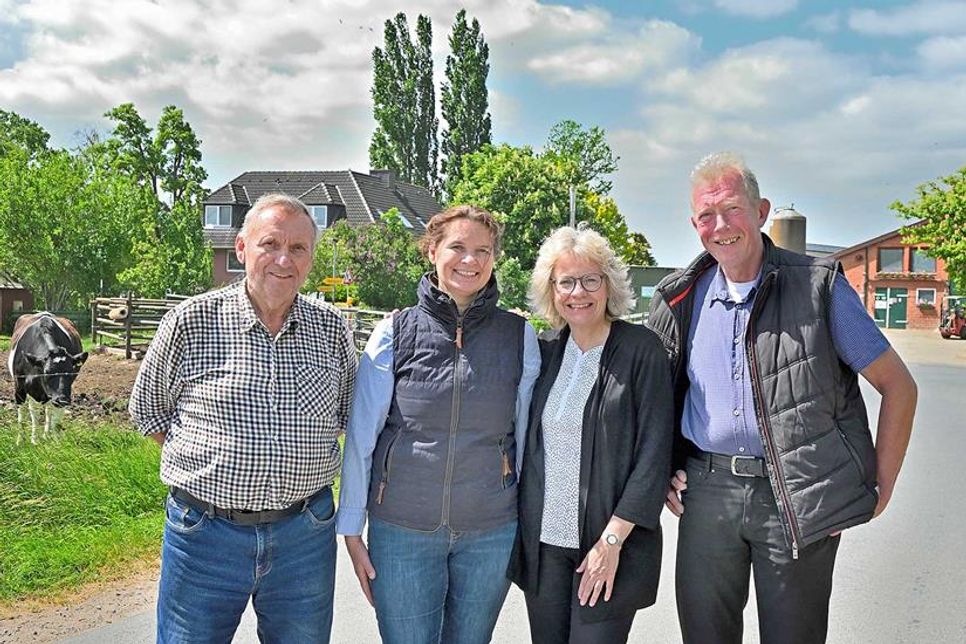Sechzig Jahre Urlaub auf dem Bauernhof – ein guter Grund für eine kleine Feierstunde. Dafür trafen sich Werner Maurischat, seine Tochter und Landwirtin Martina Hoeft, ihre Urlauberin Sabine Bauer und Bürgermeister Henning Jalas auf dem Gehöft.