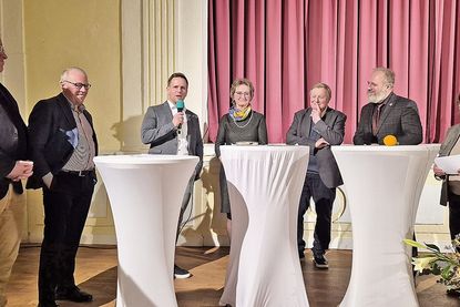 Der neue Amtsdirektor Christian Hasler (3. v. l.) nutzte die Talkrunde, um sich kurz vorzustellen.