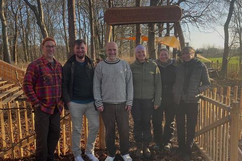 Knut Ellenberg, Janko Lukaszczyk, Dirk Öllerich (Mitglieder der Betriebsgemeinschaft), Josi-Felin Bente (Geschäftsführerin des Kindergarten und Gruppenleitung) sowie die Erzieherinnen Lena Nossenheim und Nele Schwerdner (v. lks.).