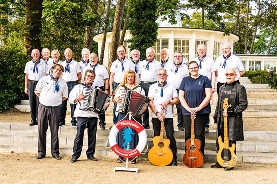 ... und der Shantychor Timmendorfer Strand treten am Samstag für den guten Zweck in der Trinkkurhalle auf.