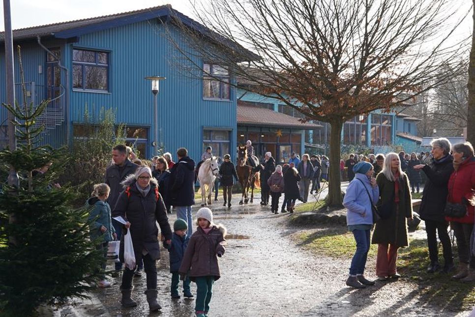 Leises Hufgetrappel und weihnachtliche Dekoration sorgten für besondere Atmosphäre.