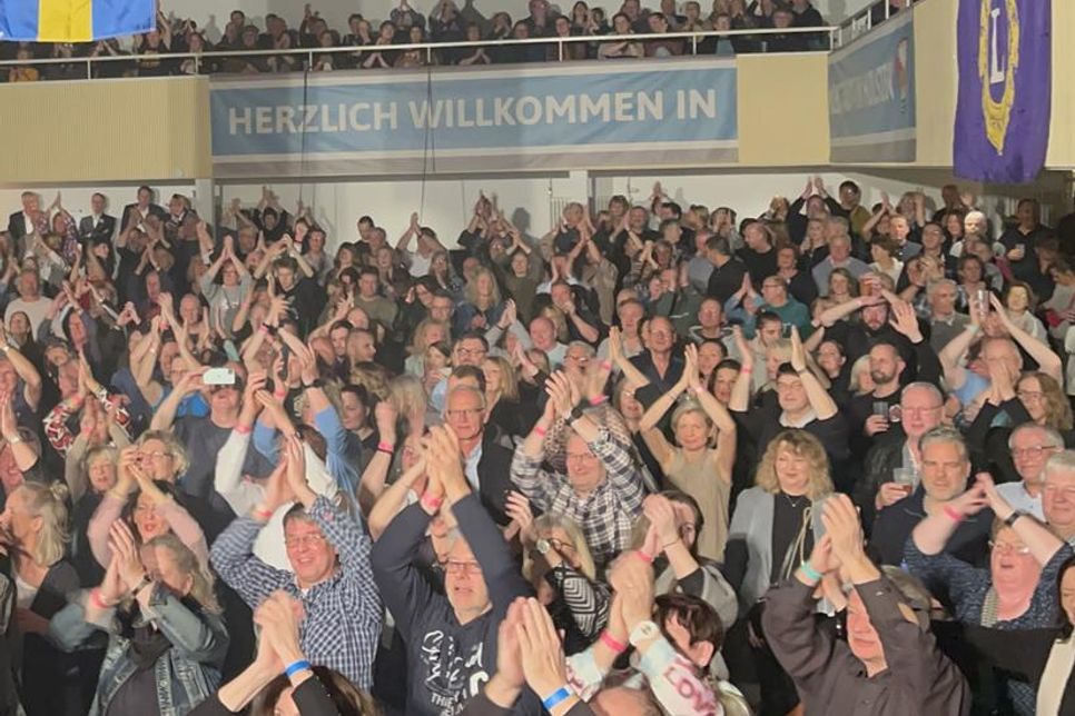 Im letzten Jahr sorgte die Queen-Cover-Band „MerQury“ für einen vollen Saal und ausgelassene Stimmung.