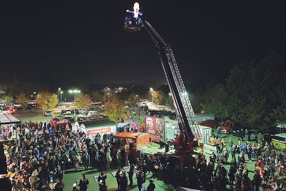 Am Freitag findet wieder der gemeinsame Laternenumzug von Feuerwehr und REWE-Markt Scharbeutz statt.