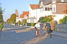 Die Strandstraße in Laboe teilen sich Auto- und Radfahrer. Die Gemeinde wurde vor zwei Jahren nicht bewertet, weil zu wenige Radfahrer an der Umfrage teilgenommen hatten.