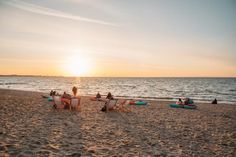 Wenn der Tag gerade erst erwacht, gibt es in der Lübecker Bucht den „Ersten Kaffee des Tages“ - direkt am Strand, serviert bei Sonnenaufgang. (Foto: www.luebecker-bucht-ostsee)