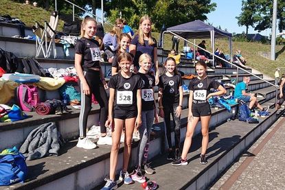 Die Leichtathleten des TSV Neustadt: Noelle Maassen, Henrike Heuermann, Amelie Marie Sommerlatt, Milla Hoff, Liv Schubert, Leni Boller und Ida Pitschmann (v. lks.).