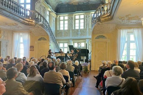 Beste Akustik, herrschaftlicher Anblick:  Das Eliot Quartett spielte am Freitag im Herrenhaus.