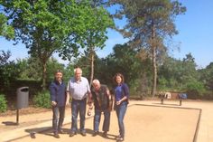 Stephan Reil, stellvertretender Werkleiter Tourismus-Service Neustadt, die Boulespieler Udo Grebenstein aus Neustadt und Jürgen Becker aus Altenkrempe, sowie Vera Kremer, Werkleiterin Tourismus-Service Neustadt. (v. lks.).