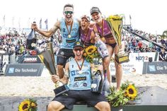 Die Gewinner der Deutschen Beach-Volleyball Meisterschaften 2019  in Timmendorfer Strand: Borger - Sude und die Poniewaz-Brüder. (Foto: Joern Pollex/HOCH ZWEI)