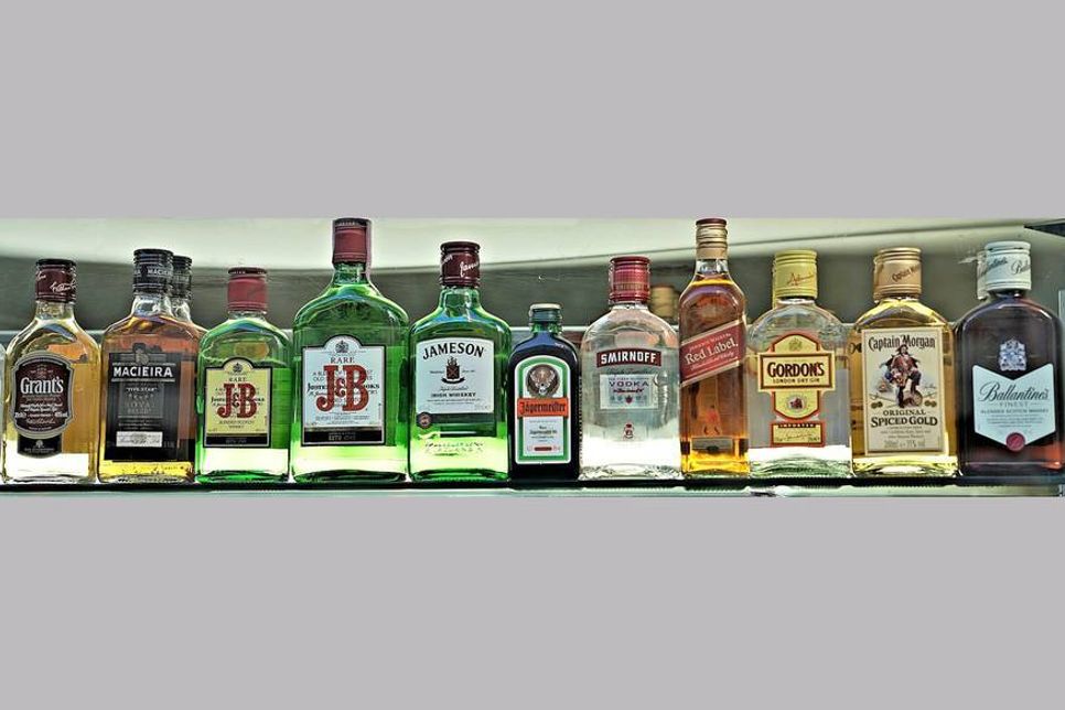 Die Männer hatten reichlich Alkohol und Lebensmittel gestohlen.