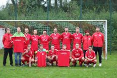 Schönwalde. Die erste Herrenmannschaft des TSV Schönwalde freut sich über neue Aufwärmshirts, deren Anschaffung durch eine Spende von Oliver Cornehl ermöglicht wurde. So kann der Herbstmeister zu den kommenden Punktspielen auch schon in der Erwärmungsphase einheitlich auftreten. (red)