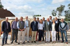 Der Bundestagsabgeordnete Ingo Gädechens (3. v. lks.) mit den Funktionären der Tourismusbranche.
