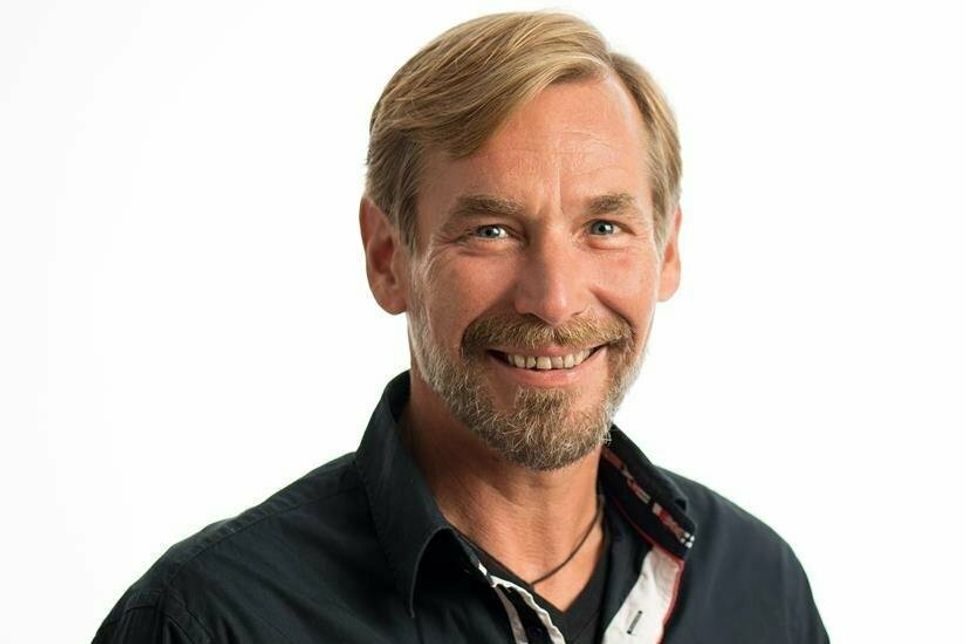 Uwe Claes ist staatlich examinierter Krankenpfleger und Pflegedienstleiter.