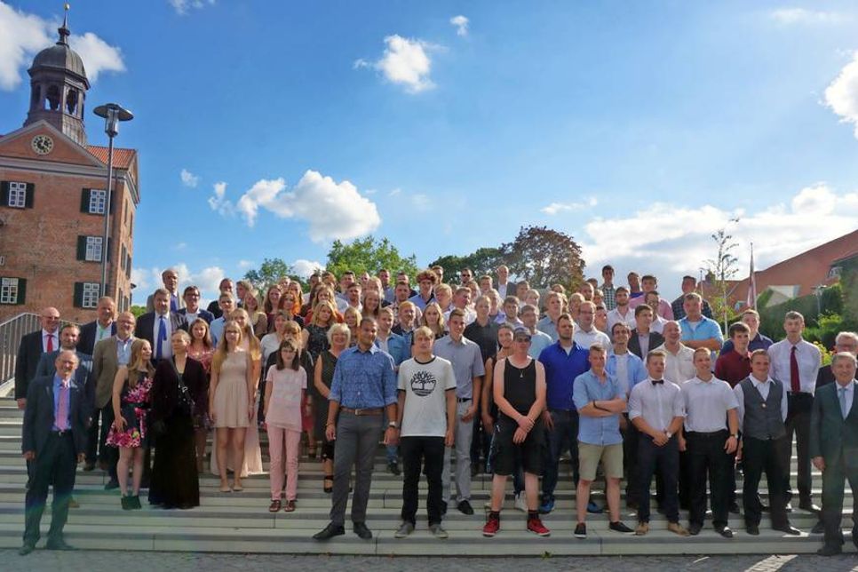 Die landesweite Freisprechungsfeier der Gärtnerinnen und Gärtner und Werkerinnen und Werker im Gartenbau fand auf der Landesgartenschau in Eutin statt.