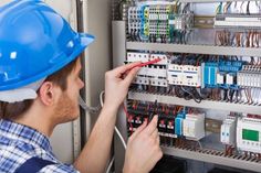 Als Elektroniker profitiert man nicht nur von einer großen Nachfrage, sondern auch von einem breiten Spektrum an Einsatzmöglichkeiten.