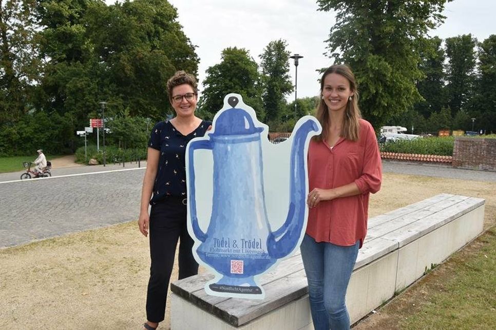 Veranstalterin Claudia Falk und Auszubildende Wencke Susemihl von der Nordlicht Agentur.