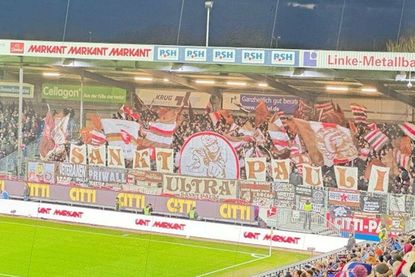 Der Hamburger Gästeblock durfte gleich viermal jubeln