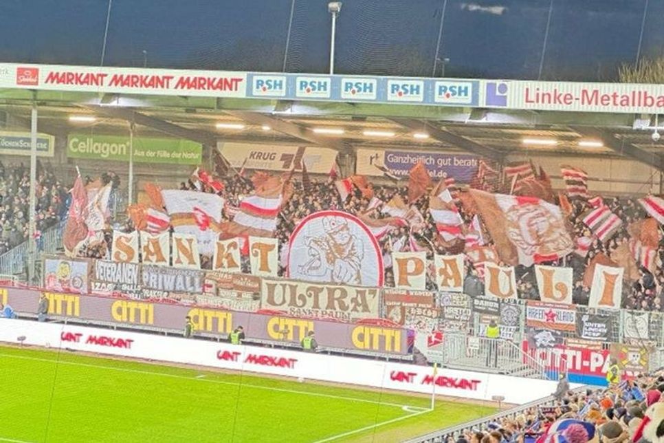 Der Hamburger Gästeblock durfte gleich viermal jubeln