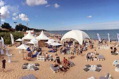 Von Freitag bis Sonntag öffnet der StrandKlub neben der Maritim-Seebrücke in Timmendorfer Strand wieder seine Tore. (Foto: TSNT)