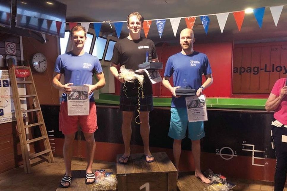 Die drei Gewinner der Herren bis 79,9 Kilo auf dem Siegertreppchen. (Foto: Ostsee-Therme)