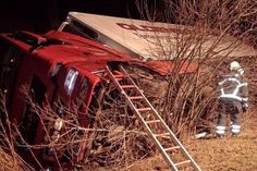 Der Gemüselaster liegt auf der Seite. (Foto: Feuerwehr Neustadt)