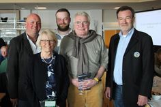 Die für 25-jährige Mitgliedschaft Geehrten Andrew Wilkinson, Susanne Weigt, Christoph Gaab und Hartmut Gniech mit Präsident Klaus Niepel (v. lks.)