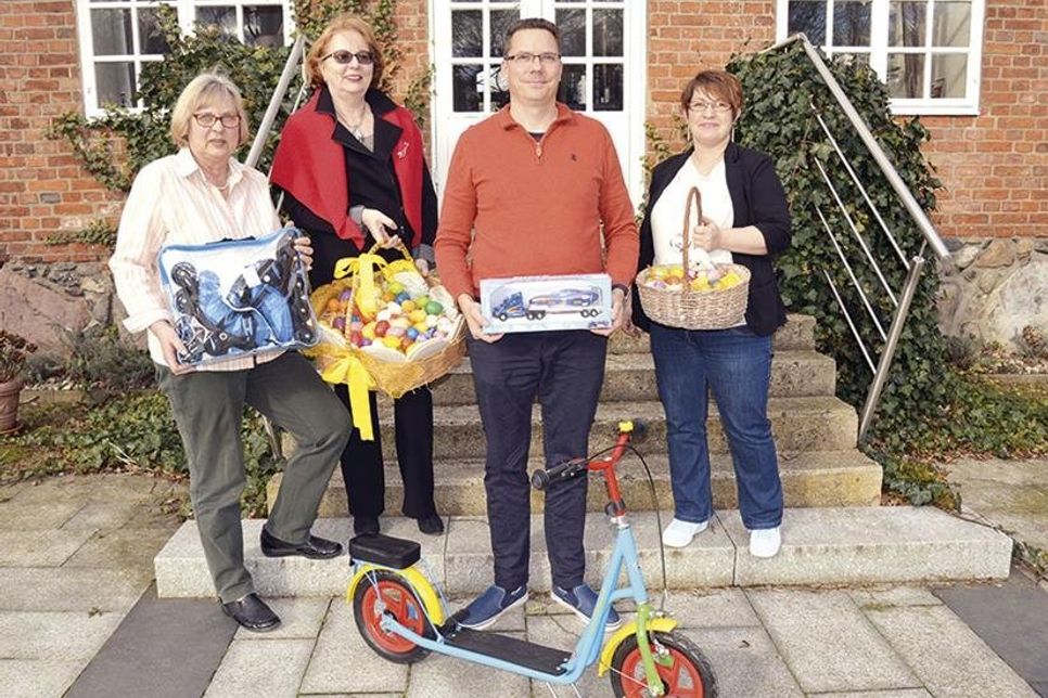 Stellten jetzt das Programm für die beliebte Ostereiersuche am Ostersamstag im Herrengarten vor:?Maria Starke (v.r.), Patrick Lakins, Brigitte Wischnat und Christine Stammann aus dem Vorstand des Bürgervereins.