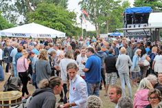 Der Rettiner Festplatz am Samstagabend.