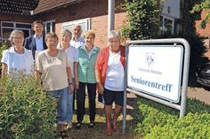 Ratekaus Bürgermeister Thomas Keller (2.v.l.) mit den fünf Bewerbern, die erneut für einen Platz im Seniorenrat kandidieren: Erika Behrens (v.l.), Hilke Bannow, Renate Pahlke, Dieter und Rosemarie Dammast sowie Ursula Schell. (Foto: Stefan Setje-Eilers)