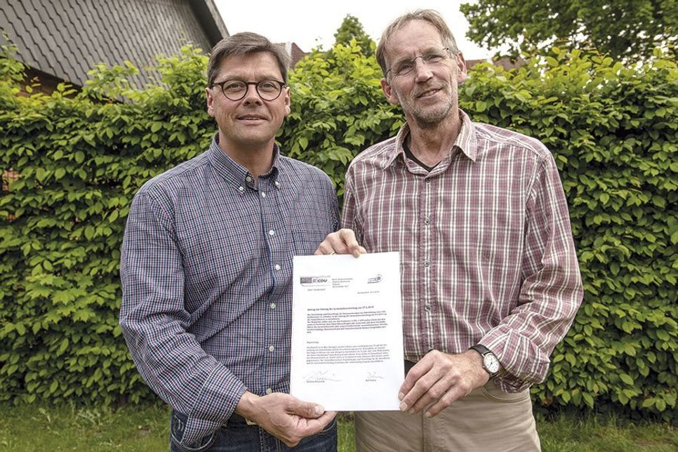 Die Stockelsdorfer CDU, hier vertreten durch Christian Ehmcke (l.), und BÜNDNIS90/DIE GRÜNEN, hier mit Rolf Dose, beantragen die Einrichtung eines Umweltbeirates. Foto: G. Krei